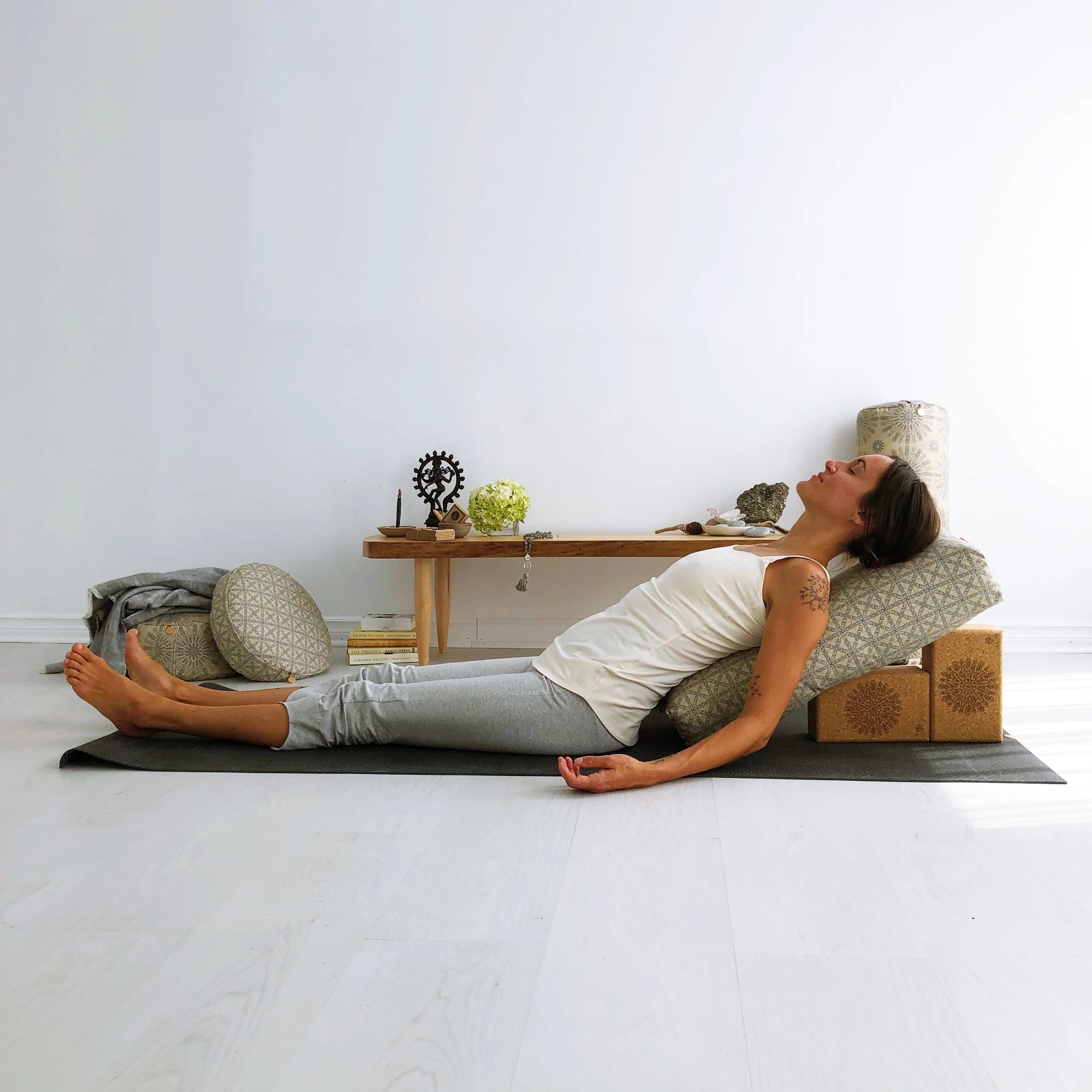  Florensi Yoga Bolster Pillow - Luxurious Velvet